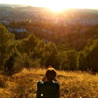 Arriba de Granada, Juntos con la tierra – Kaza Komelski-Correa
