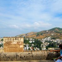 Couple overseeing Granada from the Alhambra – Yesica Alvarez