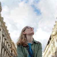 Entre los Edificios- Elise Anderson