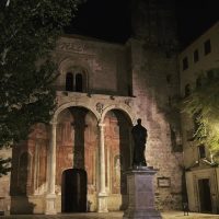 Fray Luis de Granada imponente en la Plaza de Santo Domingo – Mar Ortiz Martínez (España)