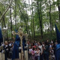 La magica del ritual envuelto en la magica del bosque – Elena Wadsworth