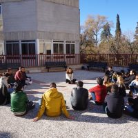 meditación con compañeros de clase – Rou You