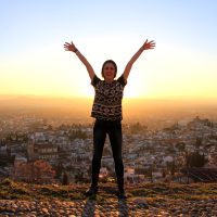¡Iluminada por la luz de Granada! – Brianna Eaton